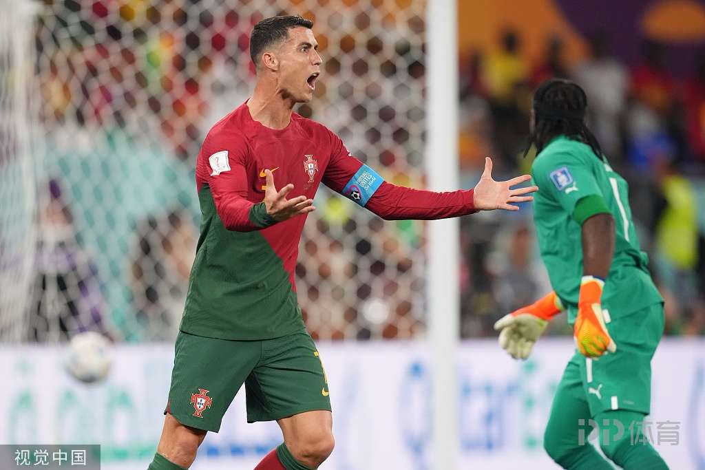世界杯-葡萄牙3-2加纳 C罗点射菲利克斯破门莱奥替补建功 8 世界杯-葡萄牙3-2加纳 C罗点射菲利克斯破门莱奥替补建功